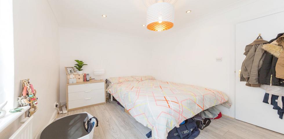 			1 Bedroom, 1 bath, 1 reception Flat			 Grosvenor Gardens, , WILLESDEN GREEN